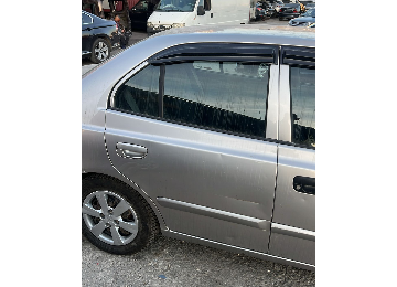 Hyundai accent admira . Milenyum sağ arka kapı
