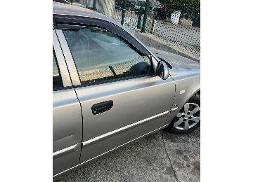 Hyundai accent admira . Milenyum sağ ön kapı